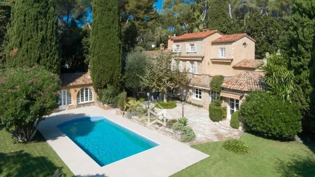 Villa in Antibes, Provence-Alpes-Côte d'Azur, France 1 - 11025047