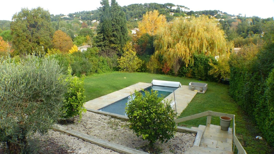 Villa in Saint-Paul-de-Vence, Provence-Alpes-Côte d'Azur, France 1 - 12379736