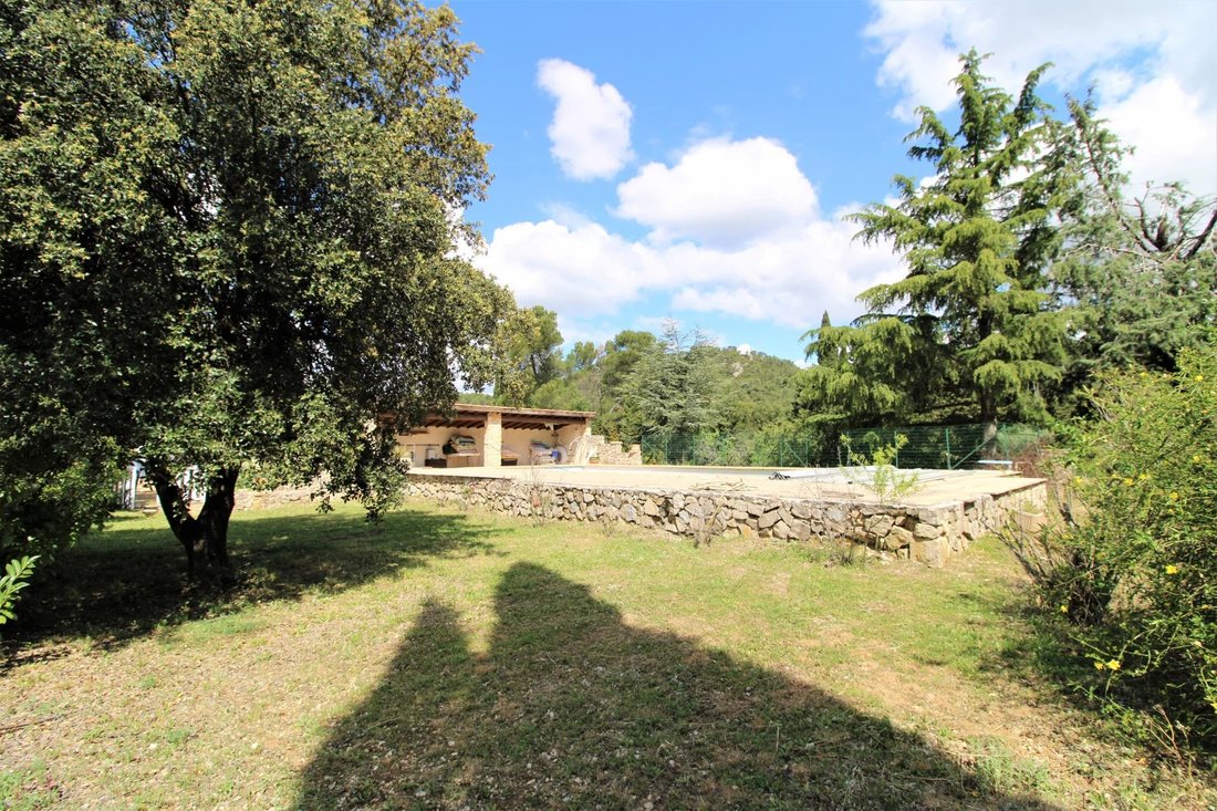 Villa in La Roquebrussanne, Provence-Alpes-Côte d'Azur, France 1 - 12839670