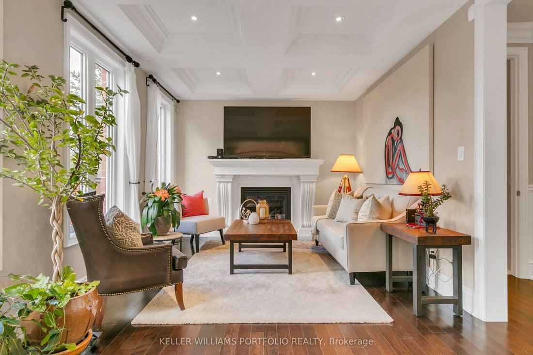 House in Toronto, Ontario, Canada 4 - 15177056