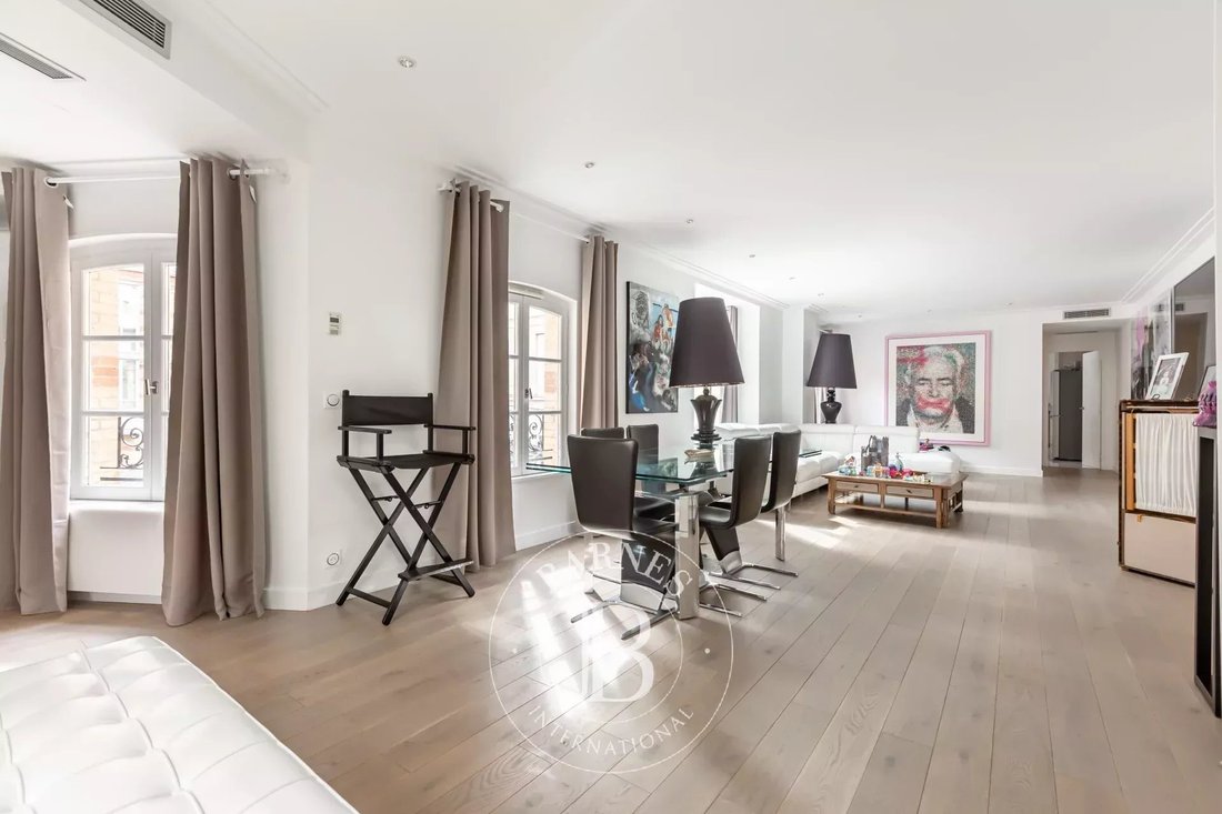 Apartment in Triangle d'Or, Paris 8e Arrondissement, Paris 4 - 13952089