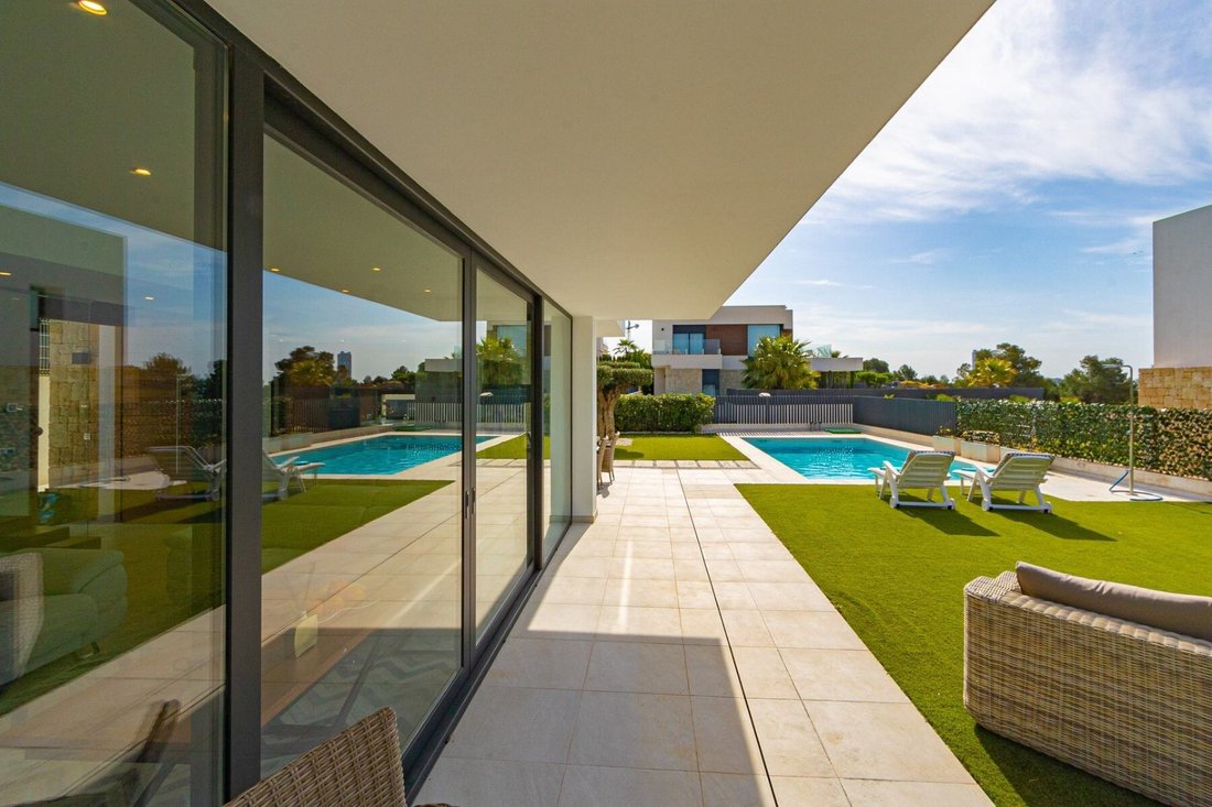 Villa in Finestrat, Valencian Community, Spain 1 - 12831336