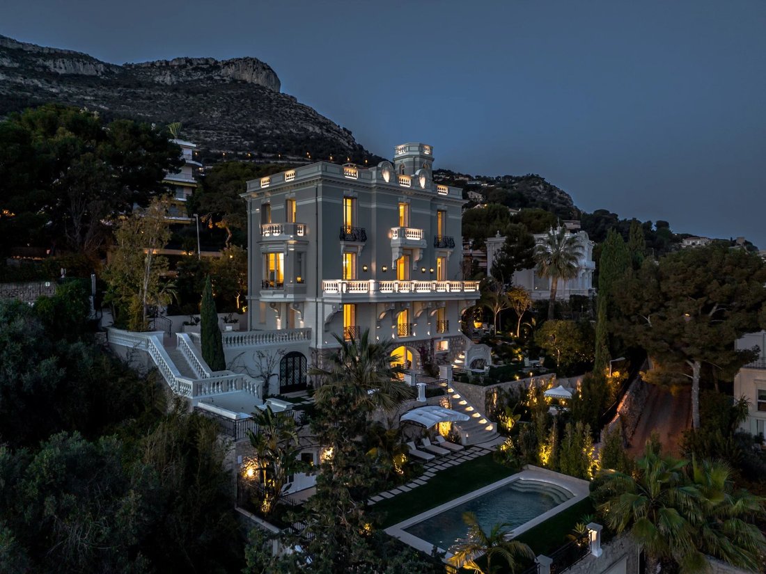 Villa in Cap-d'Ail, Provence-Alpes-Côte d'Azur, France 1 - 13996812