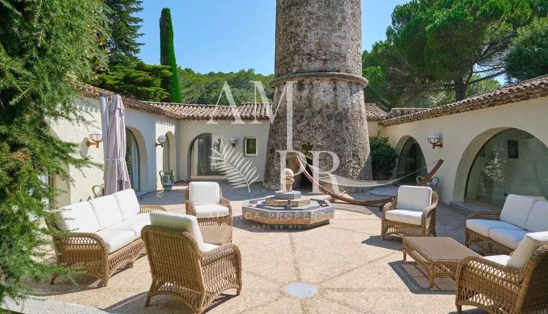 Villa in Mougins, Provence-Alpes-Côte d'Azur, France 2 - 13508411