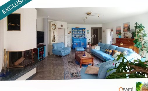 Castle for Sale in Barbezieux-Saint-Hilaire, Nouvelle-Aquitaine, France