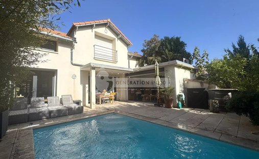 House in Arles, Provence-Alpes-Côte d'Azur, France 1