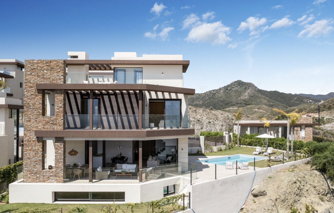Villa in El Paraíso, Benahavis, Spain 1 - 15192273