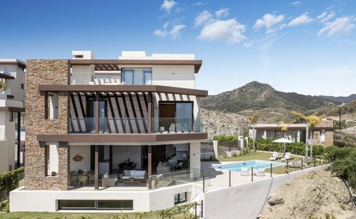 Villa in El Paraíso, Benahavis, Spain 1