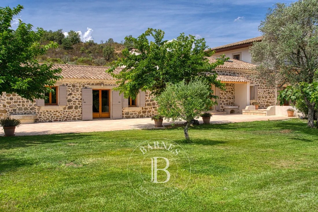 Estate in Le Plan-de-la-Tour, Provence-Alpes-Côte d'Azur, France 3 - 11095144