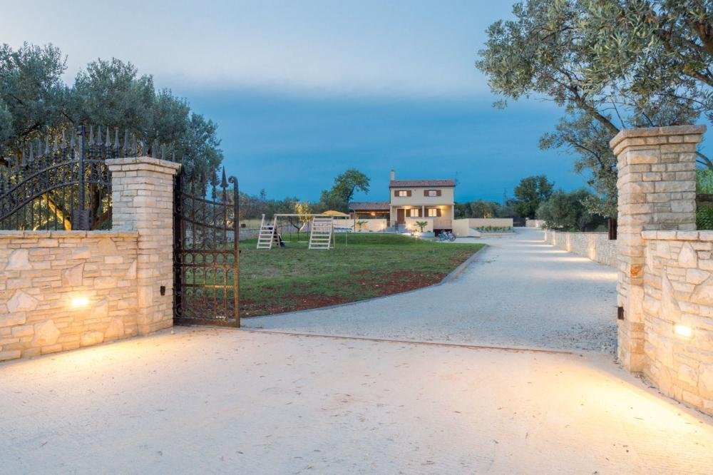 Villa in Fazana, Istria County, Croatia 4 - 13365759