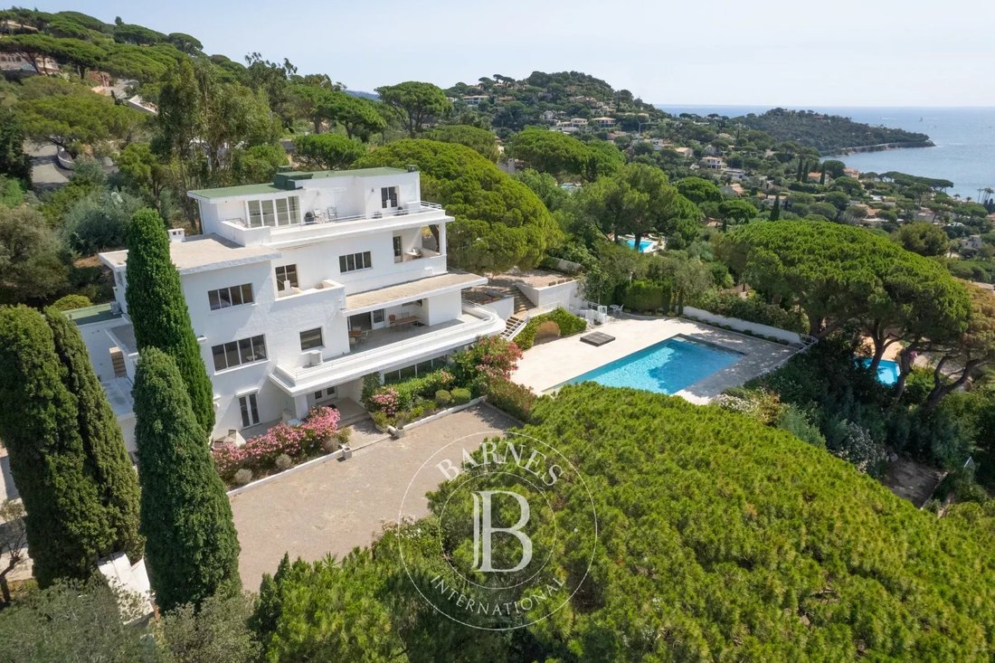 Estate in Ville-Les Saquedes-Le Bouillonnet, Sainte-Maxime, France 3 - 14693217