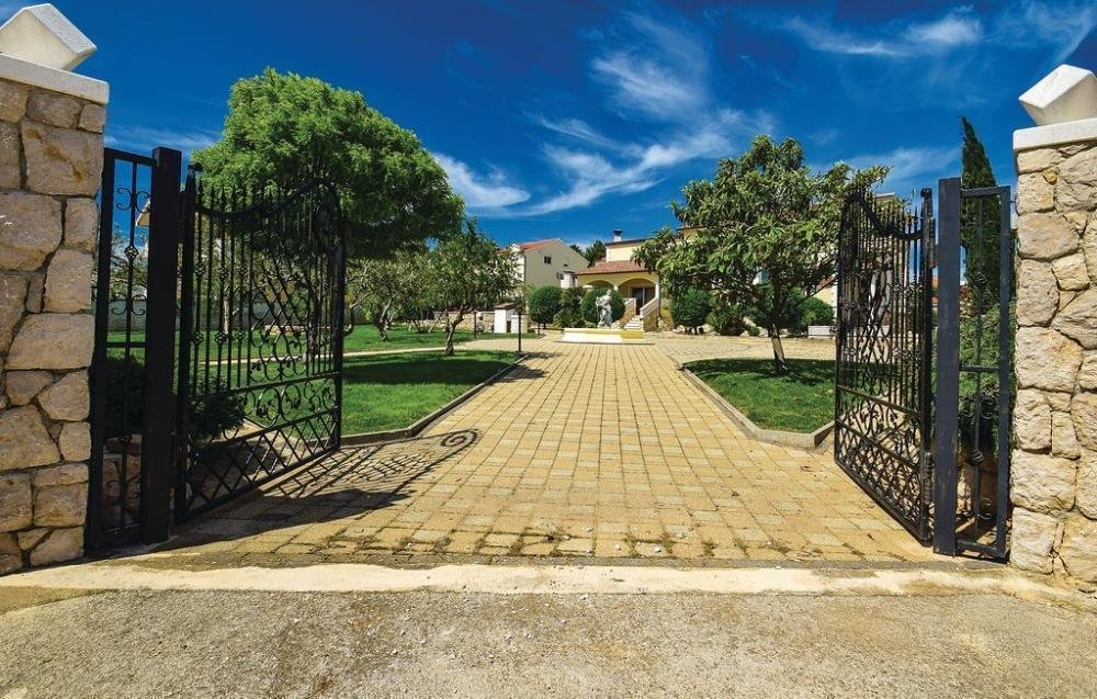 Villa in Vodice, Sibenik-Knin County, Croatia 2 - 12384876