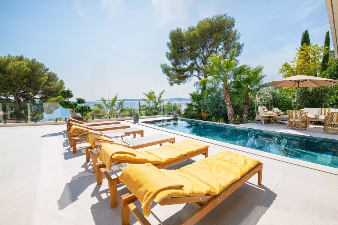 Villa in Montagne des Chèvres, Villeneuve-lès-Avignon, Frankreich 3 - 14697811