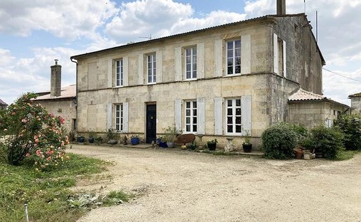 Country House in Mortagne-sur-Gironde, Nouvelle-Aquitaine, France 1