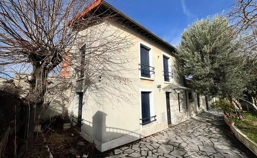 House in Centre Ville Est, Ivry-sur-Seine, France 1