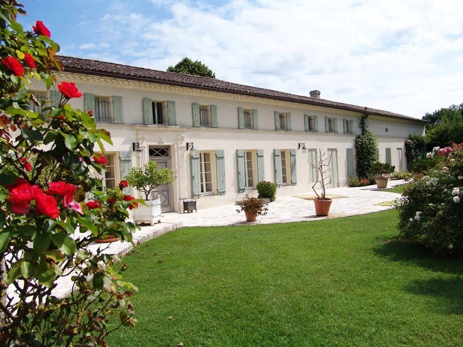 Country House in Mortagne-sur-Gironde, Nouvelle-Aquitaine, France 1 - 12969256