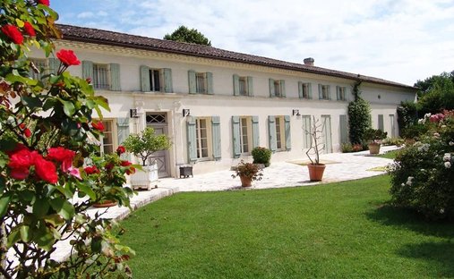 Country House in Mortagne-sur-Gironde, Nouvelle-Aquitaine, France 1