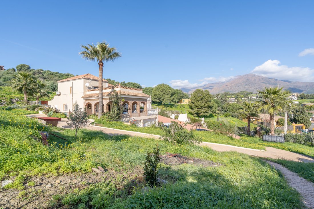Villa in Estepona, Andalusia, Spain 4 - 15196390