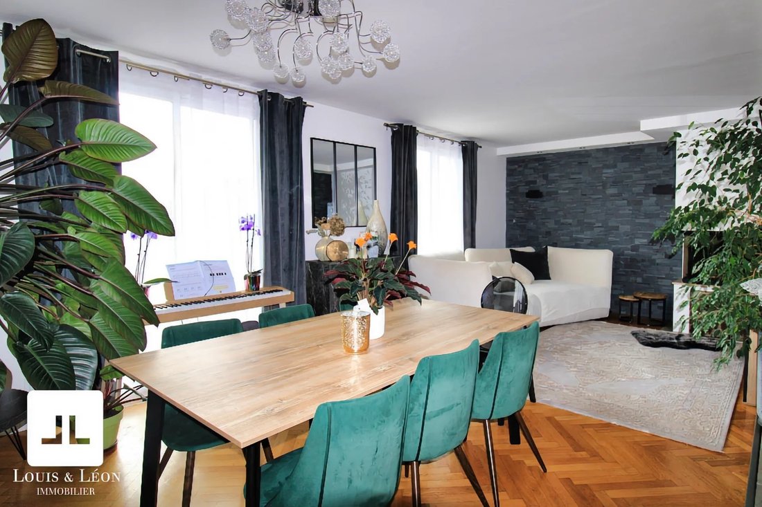 House in Mi Plaine-Manissieux-Village, Saint-Priest, France 2 - 14616735