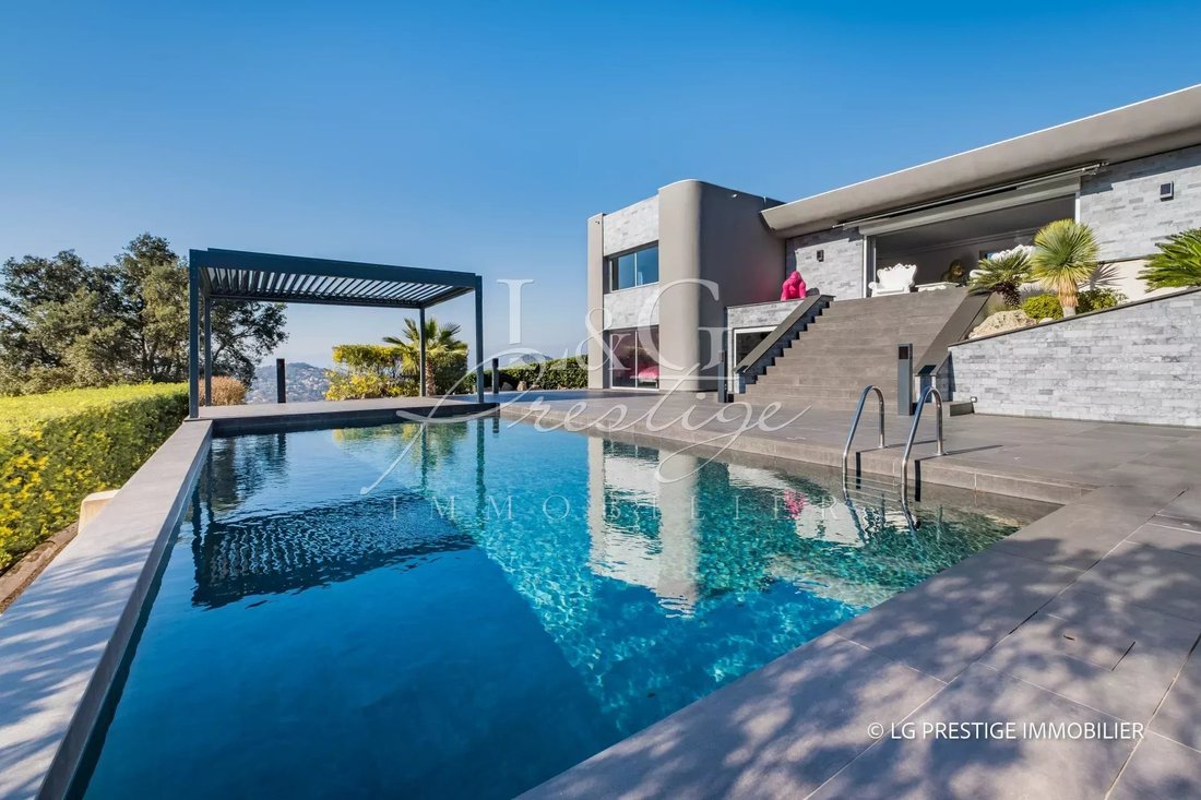 Villa in Le Centre Ville, Mandelieu-la-Napoule, France 1 - 11907955