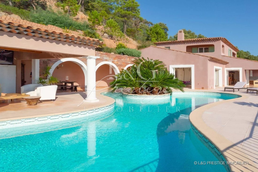 Villa in Théoule-sur-Mer, Provence-Alpes-Côte d'Azur, France 2 - 10888220