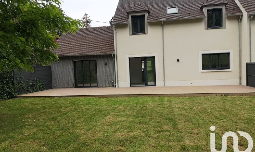 Vente Maison/Villa 7 Pièces In Le Mesnil Le Roi, île De France, France