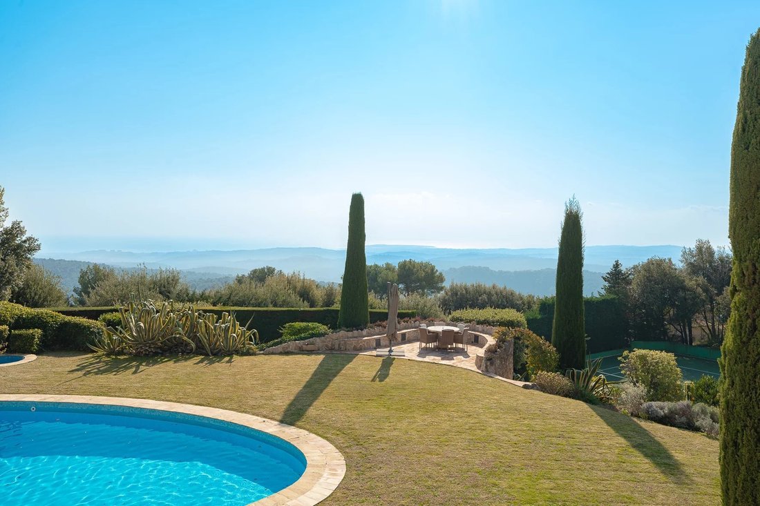 Estate in Tourrettes-sur-Loup, Provence-Alpes-Côte d'Azur, France 4 - 12519838