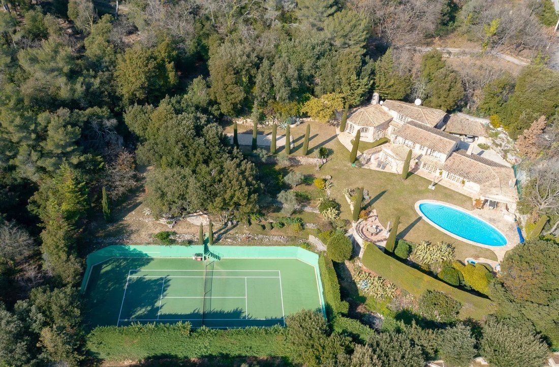 Estate in Tourrettes-sur-Loup, Provence-Alpes-Côte d'Azur, France 4 - 12519838