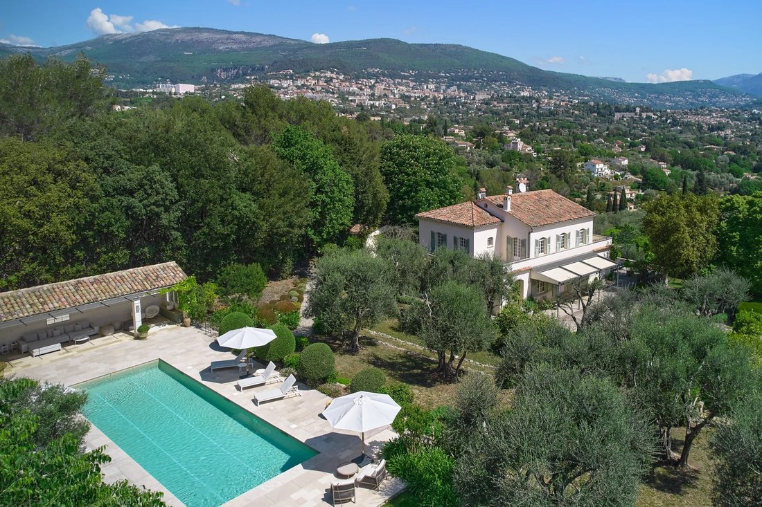Estate in Grasse, Provence-Alpes-Côte d'Azur, France 1 - 13312786