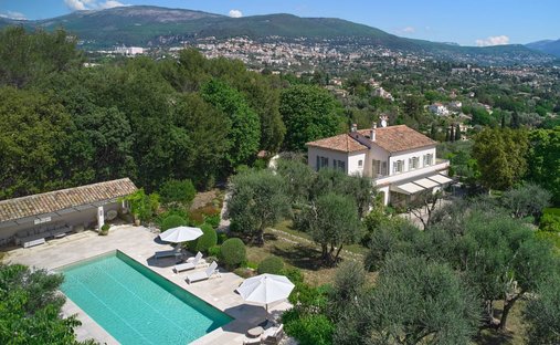 Estate in Grasse, Provence-Alpes-Côte d'Azur, France 1