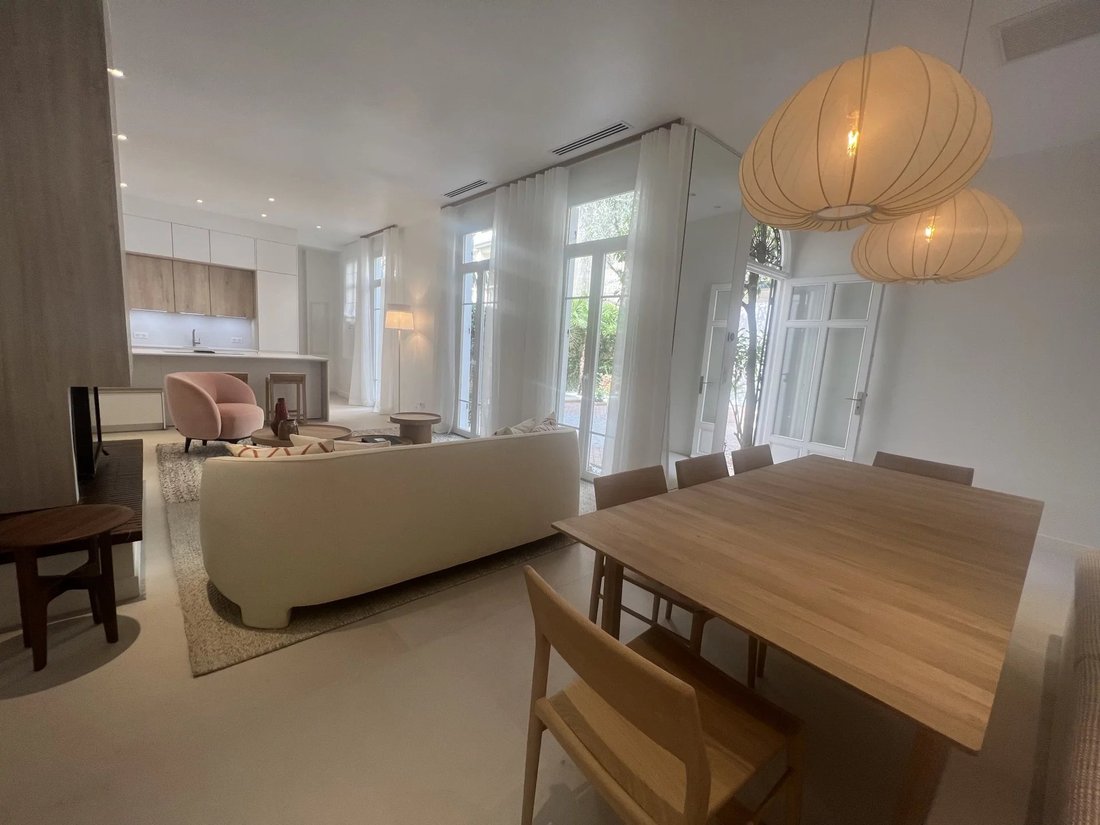 Townhouse in Cannes, Provence-Alpes-Côte d'Azur, France 1 - 12425489