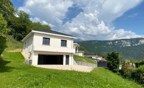 House in La Buisse, Auvergne-Rhône-Alpes, France 1