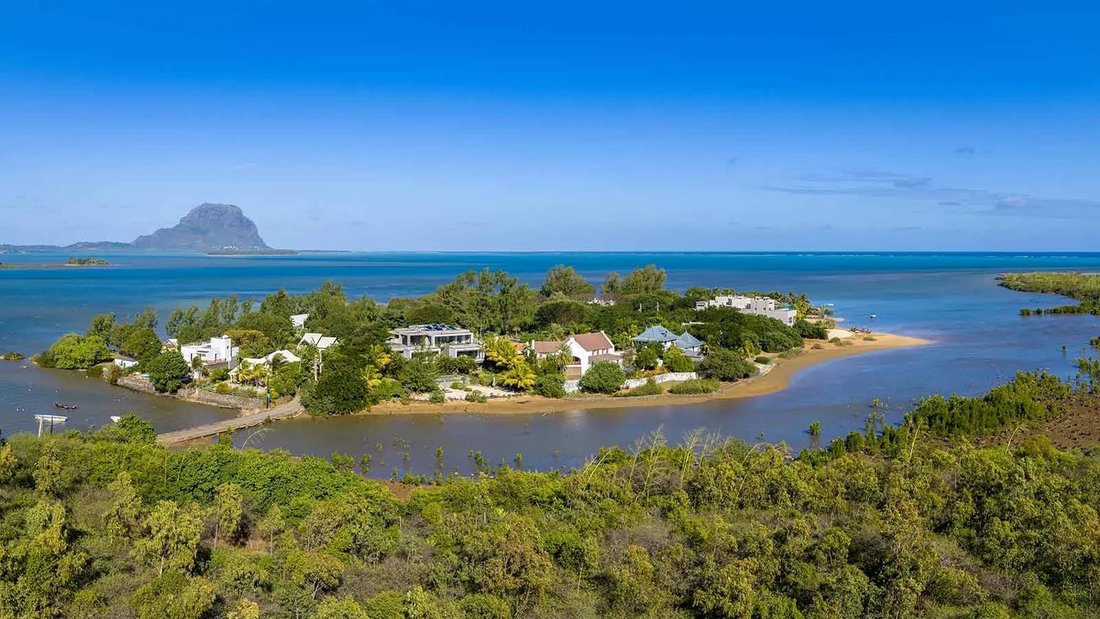 Apartment in Grande Riviere Noire, Rivière Noire District, Mauritius 2 - 12902961