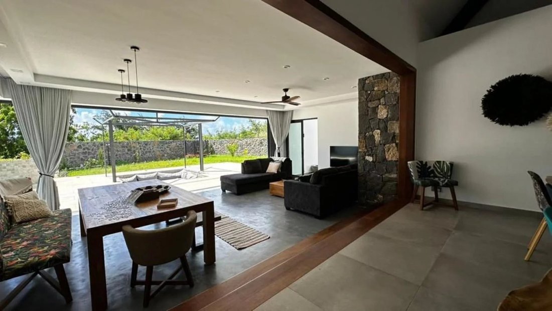 Villa in Grand Gaube, Rivière du Rempart District, Mauritius 3 - 14242970