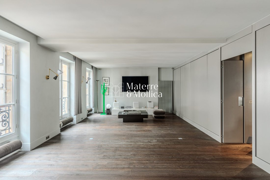 Apartment in Odéon, Paris 6e Arrondissement, Paris 4 - 15199226
