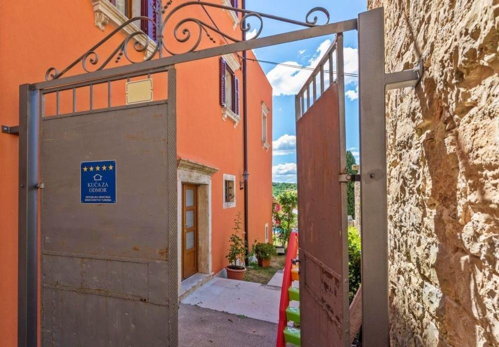Villa in Oprtalj, Istria County, Croatia 1 - 13323137