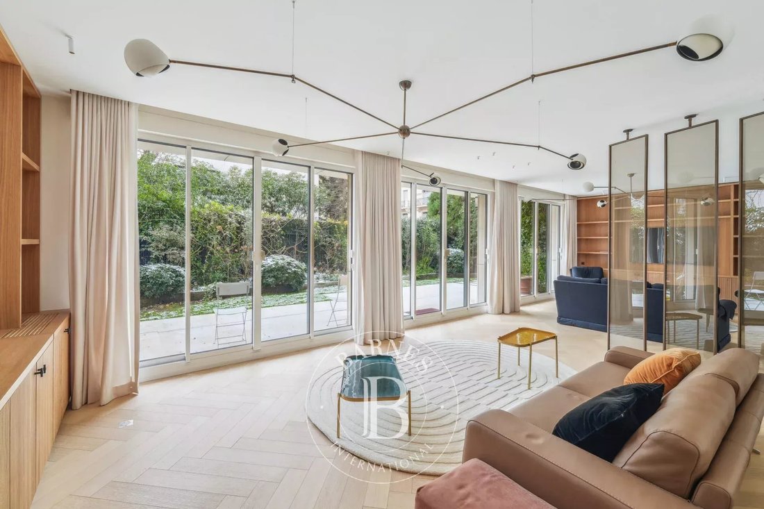 Apartment in Saint James-Delabordère, Neuilly-sur-Seine, France 2 - 14932270