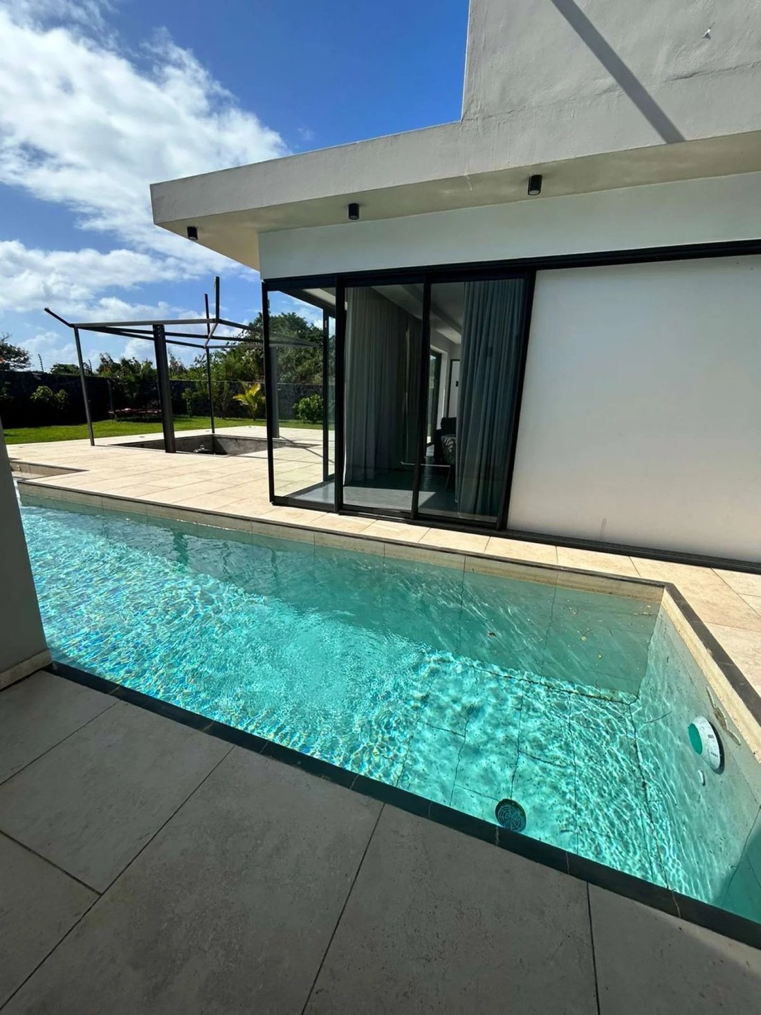 Villa in Grand Gaube, Rivière du Rempart District, Mauritius 2 - 14242970