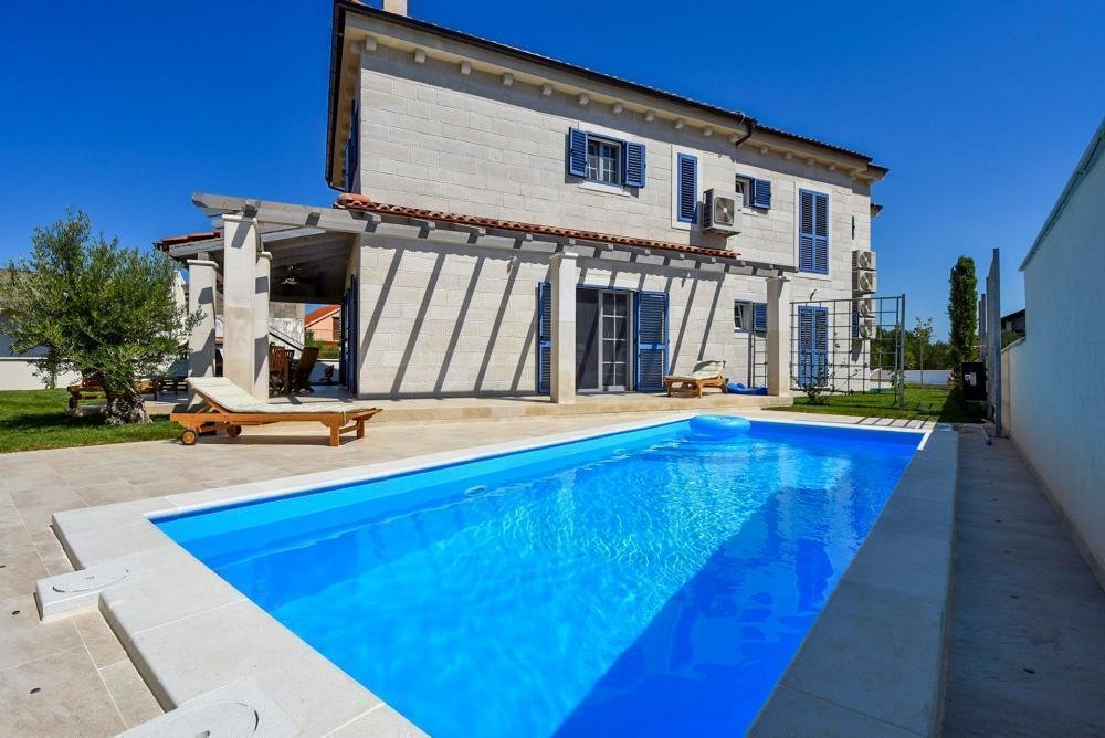 Villa in Gradska cetvrt Varos, Sibenik, Sibenik-Knin County 2 - 12137925