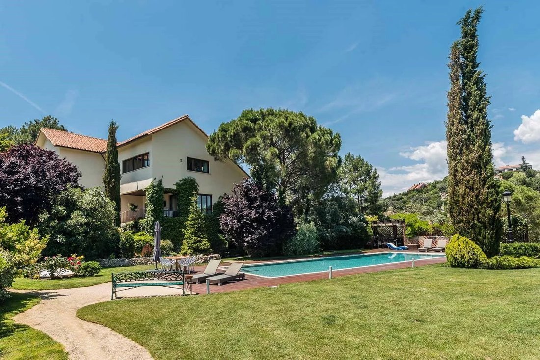 Chalet in Torrelodones, Comunidad de Madrid, Spain 1 - 12259633