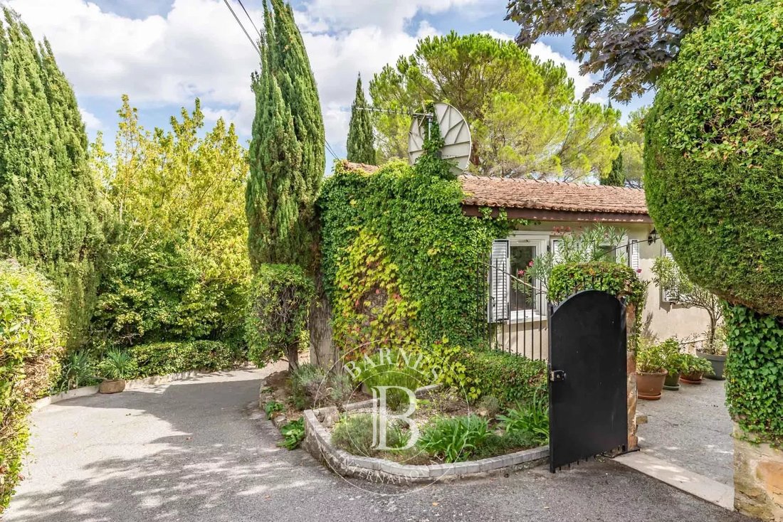 House in Grasse, Provence-Alpes-Côte d'Azur, France 2 - 12335677