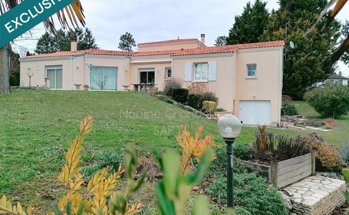 Castle for Sale in Barbezieux-Saint-Hilaire, Nouvelle-Aquitaine, France