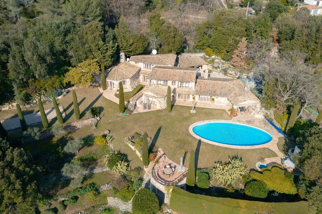 Estate in Tourrettes-sur-Loup, Provence-Alpes-Côte d'Azur, France 5 - 12519838