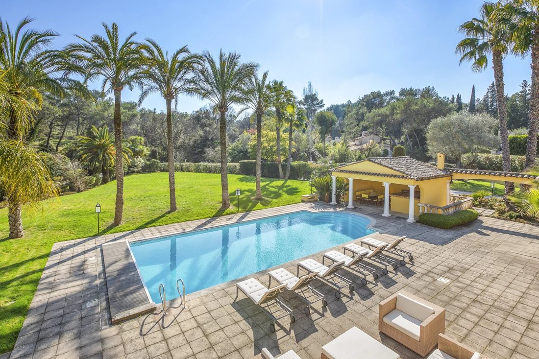 Villa in Mougins, Provence-Alpes-Côte d'Azur, France 2 - 12148153