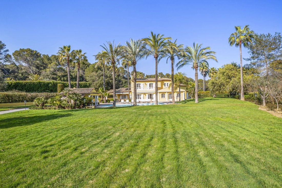 Villa in Mougins, Provence-Alpes-Côte d'Azur, France 1 - 12148153