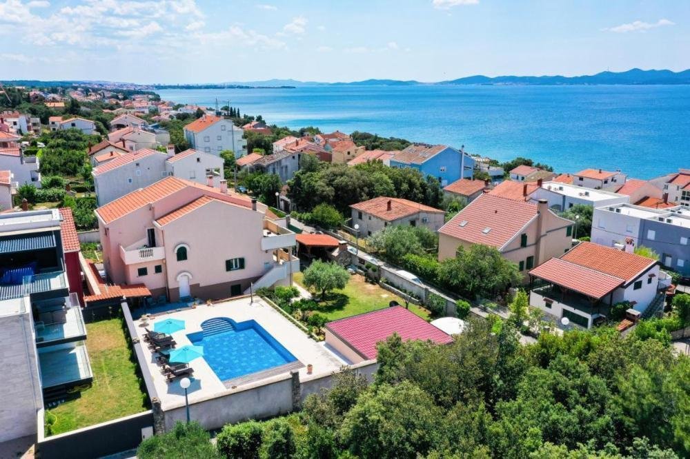 Croatia 1 - 13882528