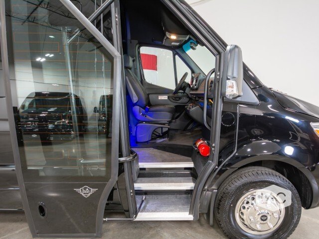 LA West Portal Coach in Scottsdale 4 - 15105373