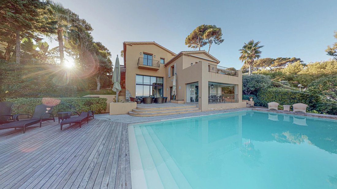 Villa en Antibes, Provenza-Alpes-Costa Azul, Francia 1 - 14750648