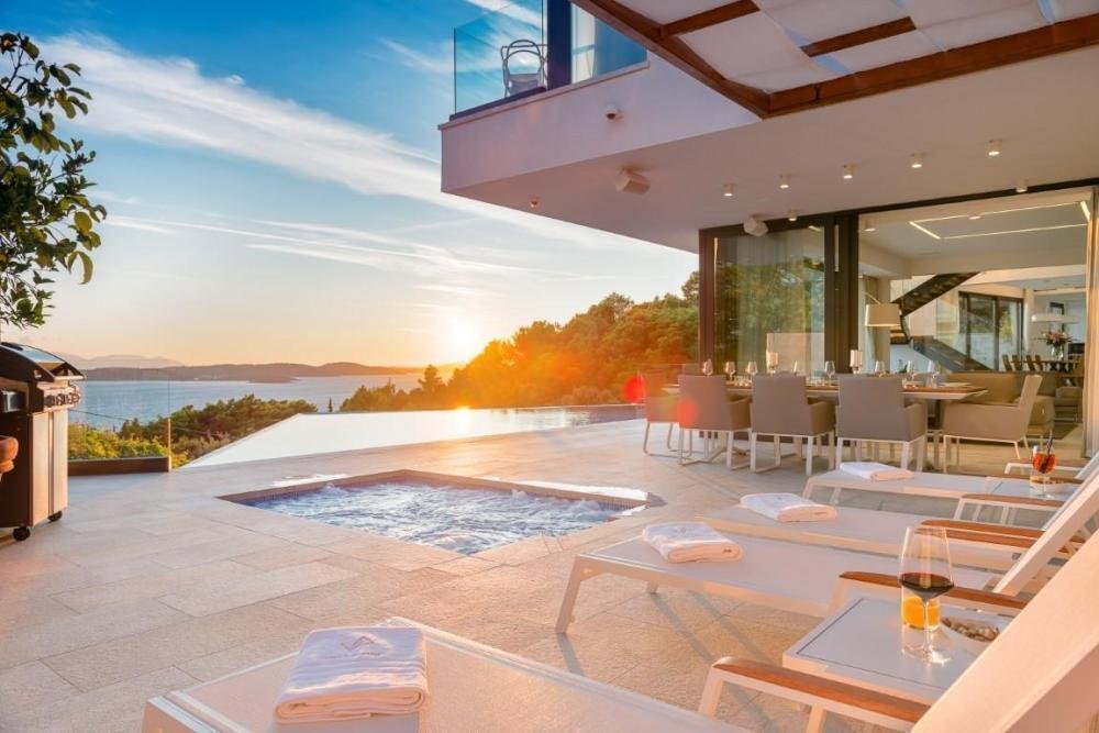 Villa in Velo Grablje, Split-Dalmatia County, Croatia 1 - 12624236