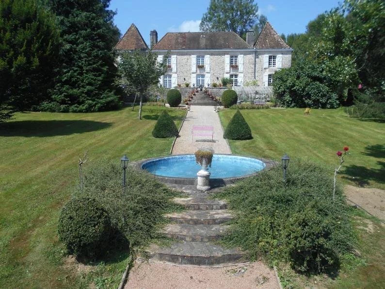 Château à Nontron, Nouvelle-Aquitaine, France 5 - 13975630